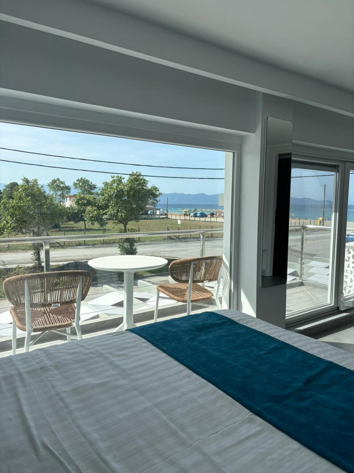Ocean Blue Suites Иериссос Экстерьер фото
