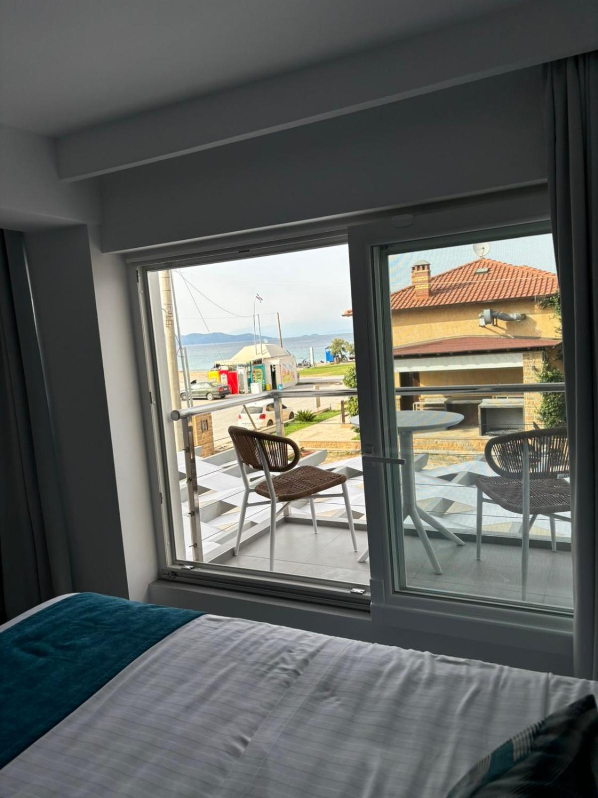 Ocean Blue Suites Иериссос Экстерьер фото